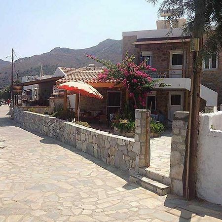 Livadia  Spiros Apartments מראה חיצוני תמונה