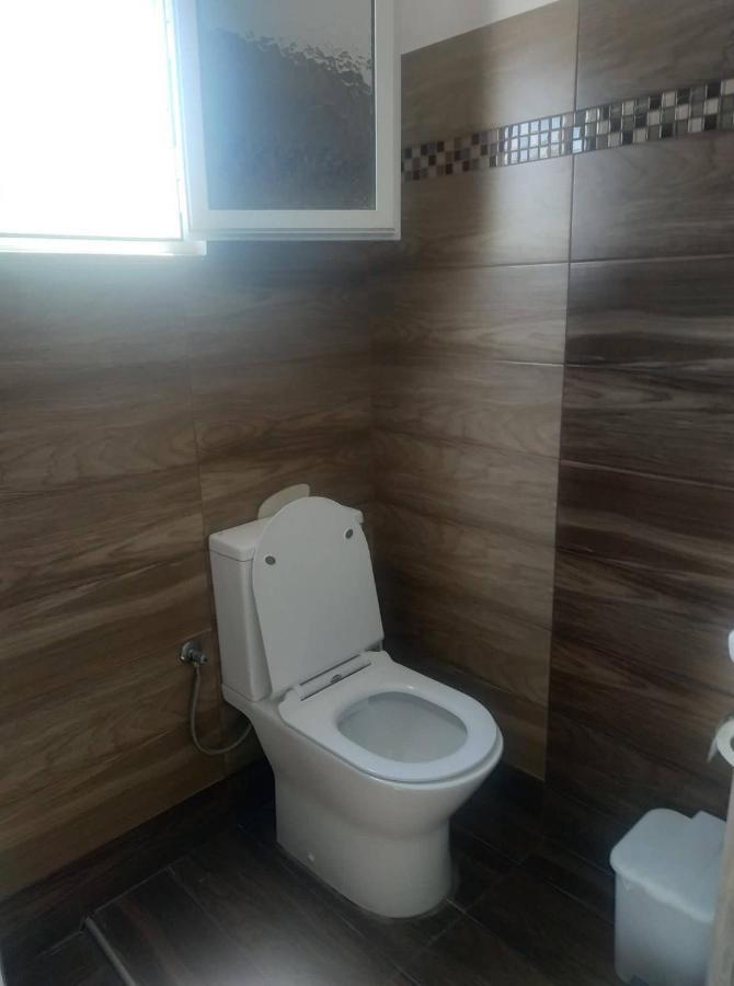 Livadia  Spiros Apartments מראה חיצוני תמונה