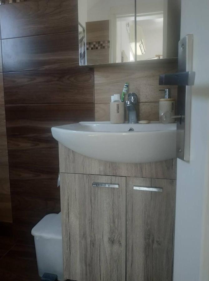 Livadia  Spiros Apartments מראה חיצוני תמונה