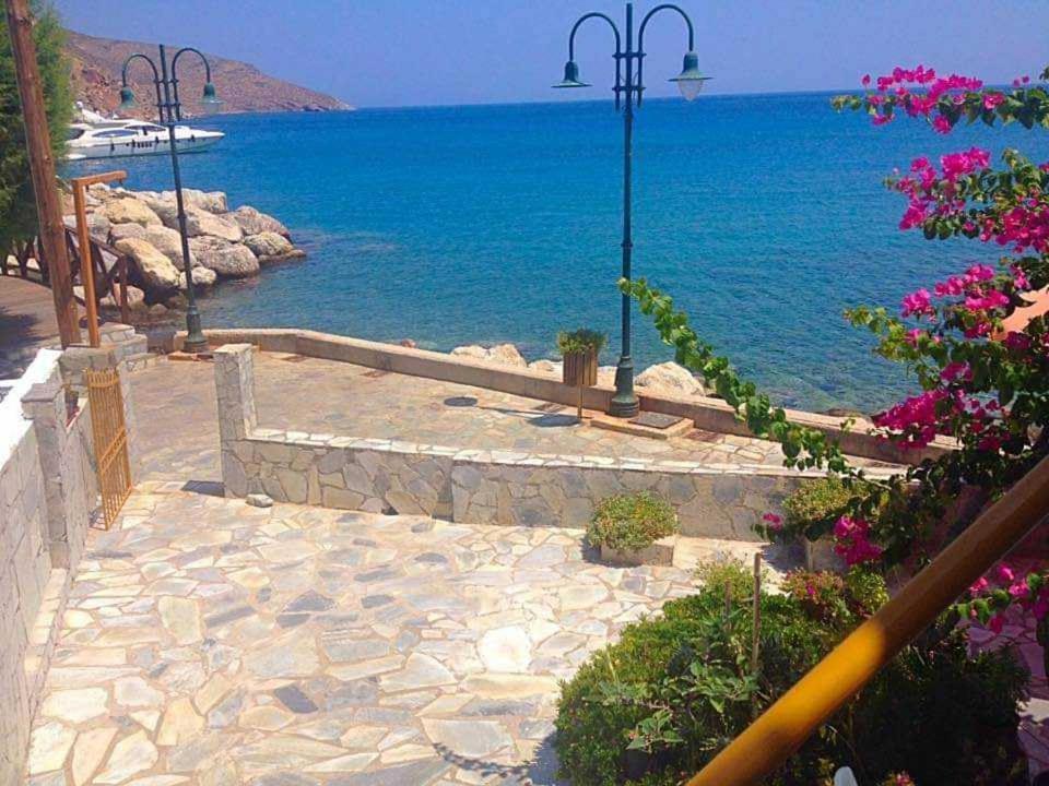 Livadia  Spiros Apartments מראה חיצוני תמונה
