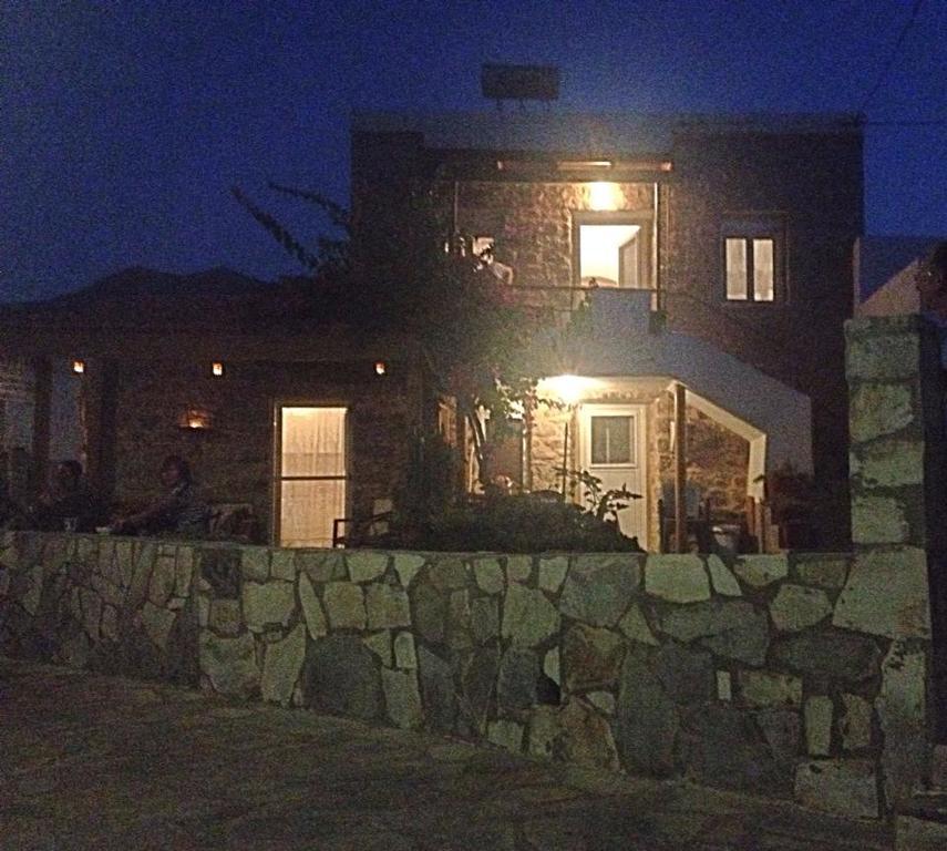 Livadia  Spiros Apartments מראה חיצוני תמונה