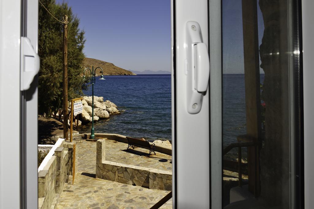 Livadia  Spiros Apartments מראה חיצוני תמונה