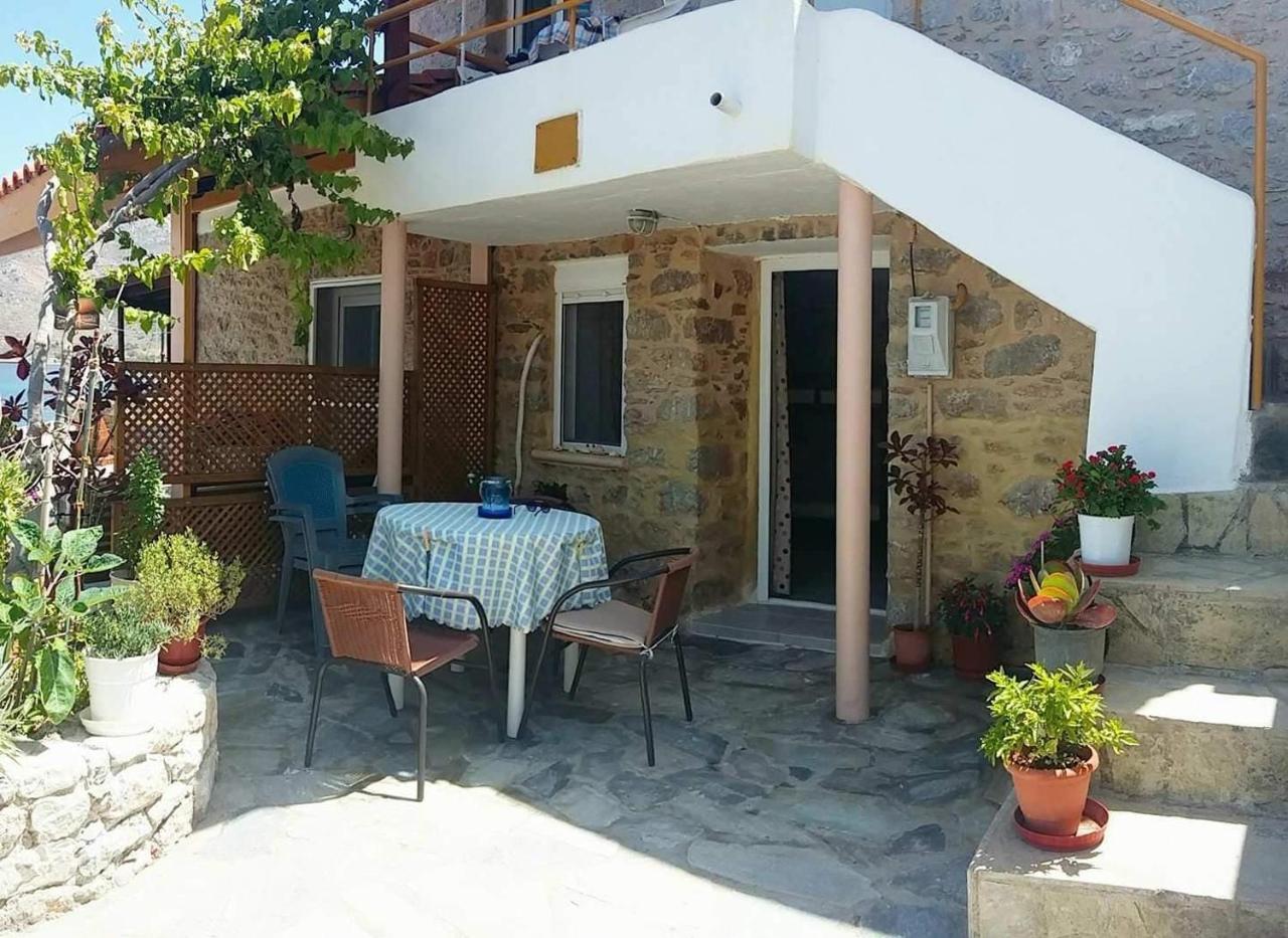 Livadia  Spiros Apartments מראה חיצוני תמונה