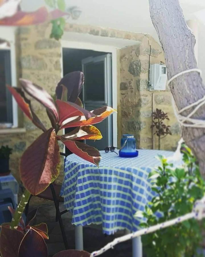 Livadia  Spiros Apartments מראה חיצוני תמונה