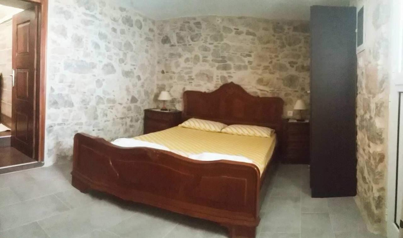 Livadia  Spiros Apartments מראה חיצוני תמונה